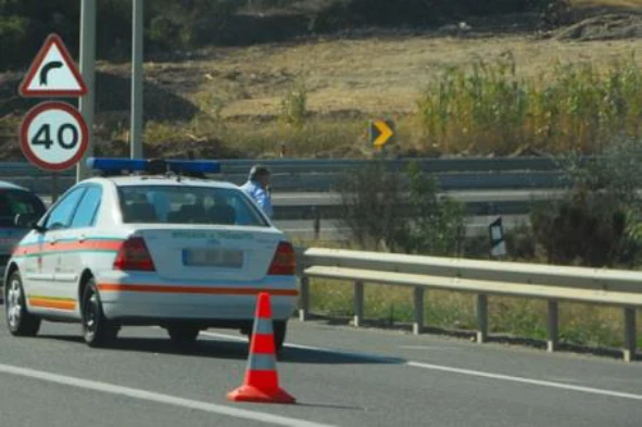 Um condutor deve saber que a cassação da carta de condução origina que: — pergunta R10Q0030 do exame de código IMT