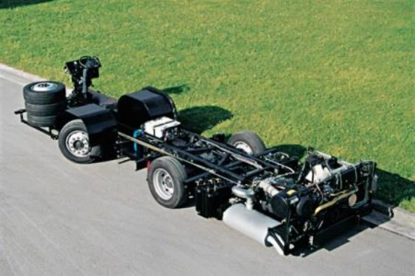 Nos automóveis equipados com estruturas do tipo monobloco, a zona indeformável abrange: — pergunta R10Q0065 do exame de código IMT