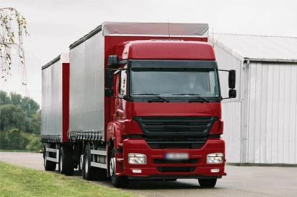 Por acção da força centrifuga, os automóveis pesados de mercadorias ao descreverem as curvas, tendem a deslocar-se para: — pergunta R10Q0068 do exame de código IMT