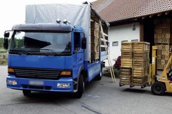 Na distribuição da carga a transportar num automóvel pesado de mercadorias de dois eixos, deve ter-se em consideração: — pergunta R10Q0144 do exame de código IMT