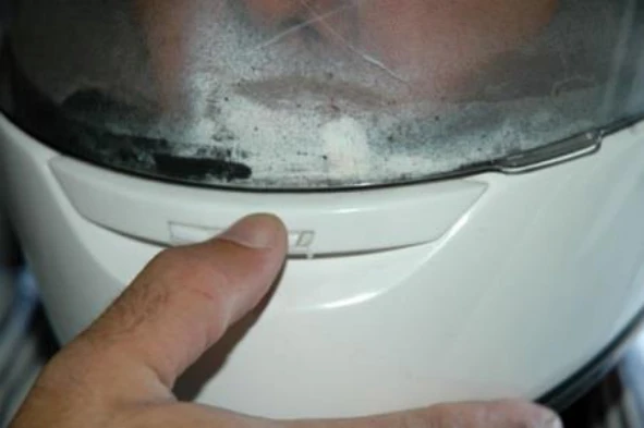 Nos capacetes integrais (fechados) com sistema de ventilação, este deve ser utilizado com o intuito de: — pergunta R11Q0001 do exame de código IMT