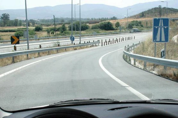 Os limites de velocidade nas auto-estradas: — pergunta R11Q0040 do exame de código IMT