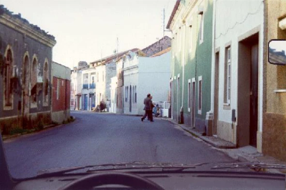 Neste local, posso transitar a mais de 50 Km/h? — pergunta R11Q0085 do exame de código IMT