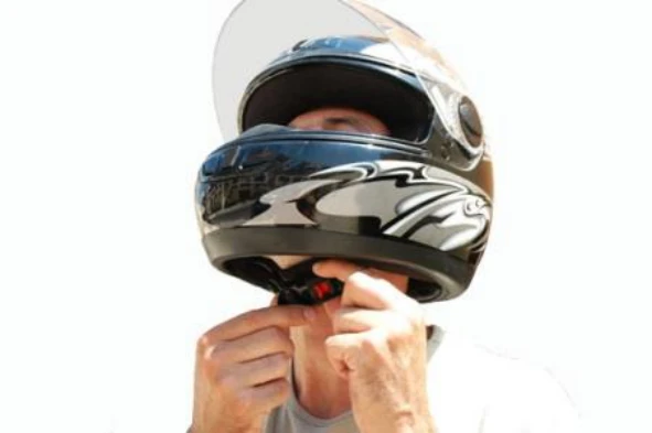 O condutor de um motociclo deve utilizar um capacete de protecção: — pergunta R11Q0197 do exame de código IMT