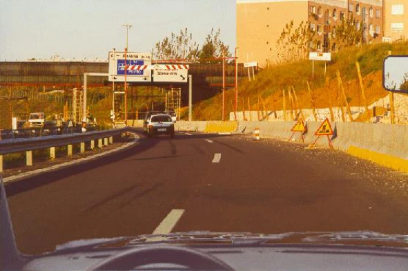 Os sinais de perigo têm fundo amarelo porque: — pergunta R11Q0314 do exame de código IMT