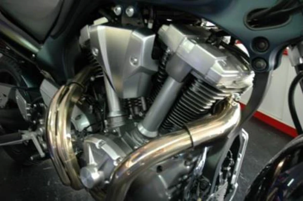 Na condução dum motociclo, sempre que haja necessidade de reduzir a velocidade, o condutor deve garantir que o motor: — pergunta R11Q0330 do exame de código IMT