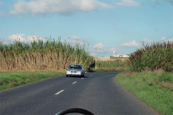 Em qual das situações devo circular a velocidade especialmente moderada? — pergunta R11Q0331 do exame de código IMT