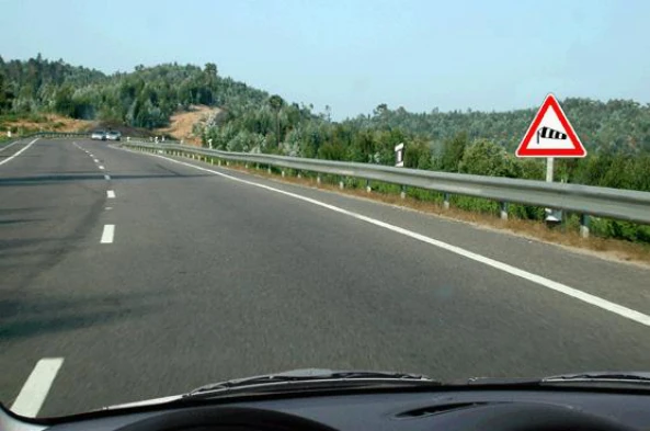 O sinal de perigo condiciona a velocidade? — pergunta R11Q0391 do exame de código IMT