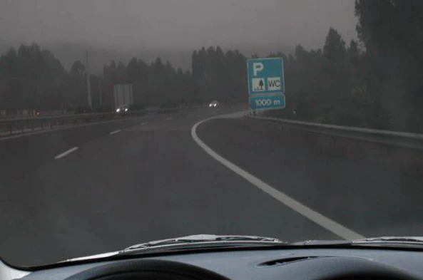 É proibida a utilização das luzes de estrada? — pergunta R11Q0398 do exame de código IMT