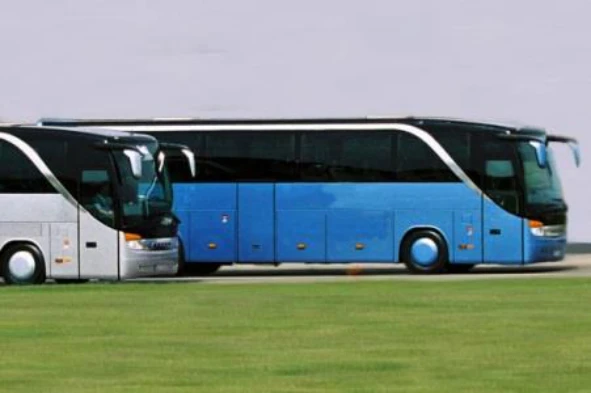 Um automóvel pesado destinado ao transporte público de passageiros e da categoria I, pode exceder os 17 lugares de lotação? — pergunta R12Q0007 do exame de código IMT