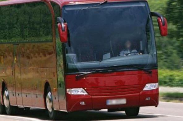 É correcto o condutor dum autocarro iniciar a marcha durante a fase final de encerramento das portas? — pergunta R12Q0022 do exame de código IMT