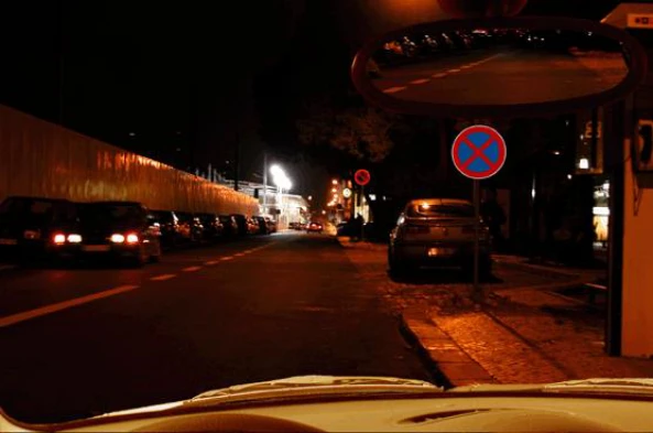 O sinal gráfico vertical proíbe a manobra de inversão do sentido de marcha? — pergunta R12Q0159 do exame de código IMT