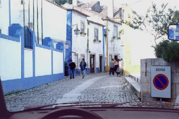 Numa zona assinalada pelo sinal, posso estacionar? — pergunta R12Q0179 do exame de código IMT