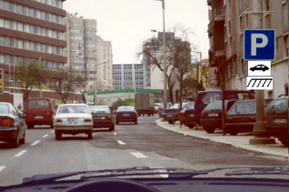 Pretendo estacionar. Devo realizar a manobra: — pergunta R12Q0265 do exame de código IMT