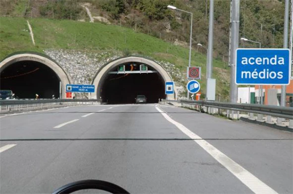 Ao circular num túnel devo saber que: — pergunta R12Q0281 do exame de código IMT