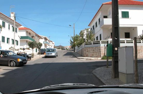 Qual é a ordem de passagem nesta intersecção? — pergunta R12Q0338 do exame de código IMT