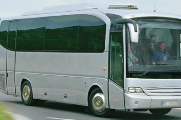 No transporte colectivo de passageiros em automóveis pesados, devem merecer especial atenção os passageiros que: — pergunta R12Q0393 do exame de código IMT