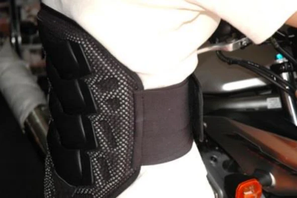 Durante uma viagem longa, o condutor de um motociclo deve utilizar: — pergunta R13Q0059 do exame de código IMT