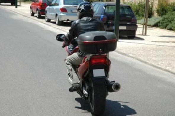 O conjunto de transmissão de um motociclo é formado por: — pergunta R13Q0064 do exame de código IMT