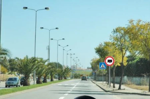 O sinal vertical indica-me trânsito proibido a: — pergunta R13Q0155 do exame de código IMT
