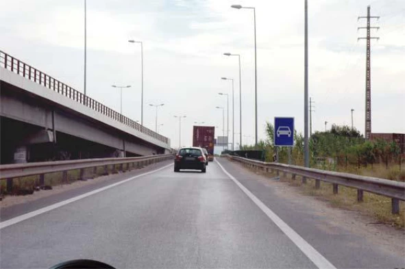 Ao avistar o sinal de informação sei que vou entrar numa: — pergunta R13Q0191 do exame de código IMT