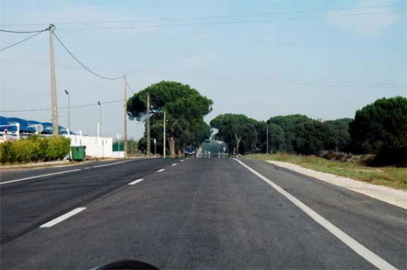 Um automóvel ligeiro de mercadorias, sem reboque, ao circular fora de uma localidade, não pode exceder a velocidade máxima de: — pergunta R14Q0007 do exame de código IMT