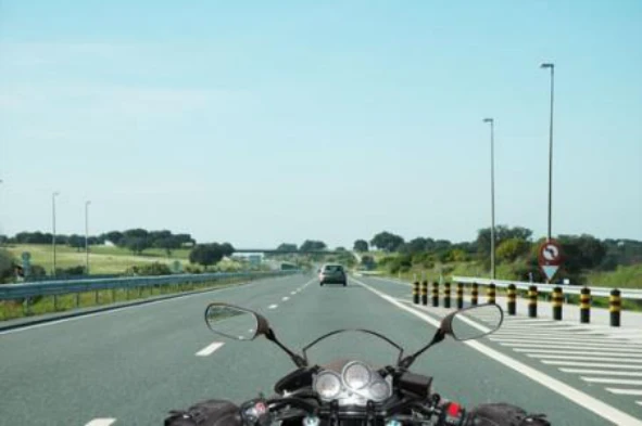 Nesta situação, o que acontece se aumentar significativamente a velocidade? — pergunta R14Q0075 do exame de código IMT