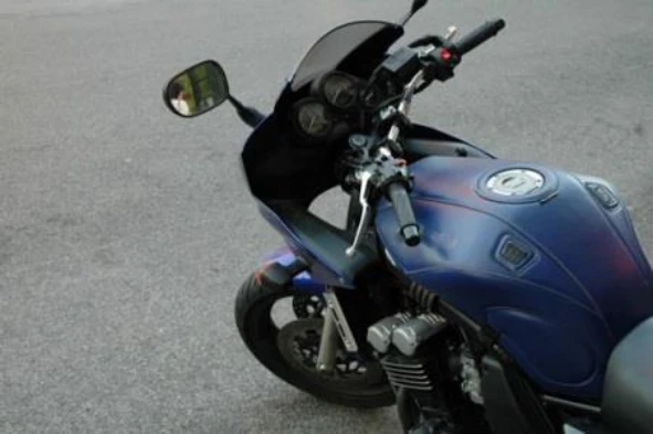 Nos motociclos o uso de dispositivos de sinalização luminosa e de iluminação é obrigatório em qualquer circunstância. Concorda com a afirmação? — pergunta R14Q0107 do exame de código IMT