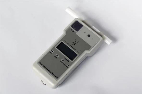 No caso da contra prova confirmar um teor de álcool no sangue superior ao limite legal, quem paga as despesas deste exame? — pergunta R14Q0123 do exame de código IMT