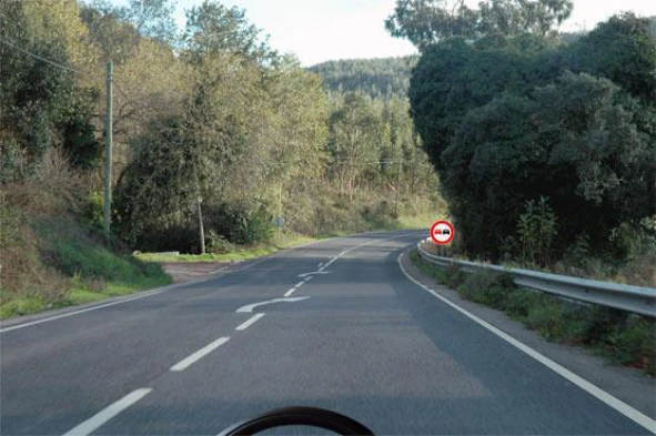 Em qual das situações devo moderar especialmente a velocidade? — pergunta R14Q0145 do exame de código IMT