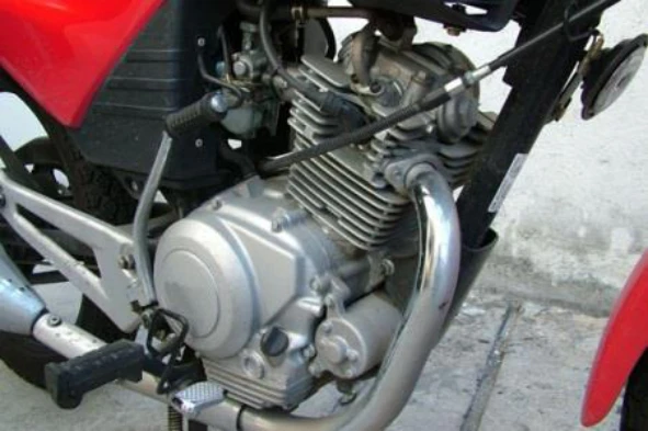 O motor que se apresenta na figura tem: — pergunta R14Q0146 do exame de código IMT
