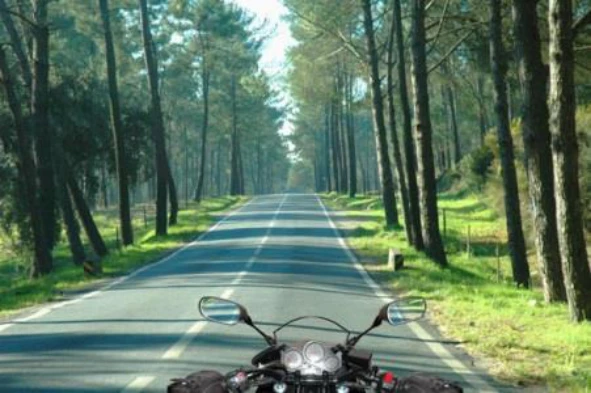 Como devo proceder quando me aproximo de uma lomba? — pergunta R14Q0158 do exame de código IMT