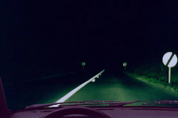 Posso circular apenas com as luzes de presença? — pergunta R1Q0073 do exame de código IMT