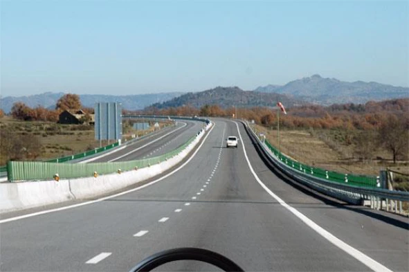 Posso ser sancionado por circular a 110 km/h numa auto-estrada? — pergunta R1Q0223 do exame de código IMT