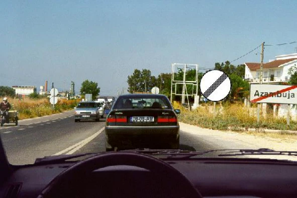 O sinal circular indica-me que a partir deste local, deixa de existir limitação máxima de velocidade aplicável. — pergunta R1Q0265 do exame de código IMT