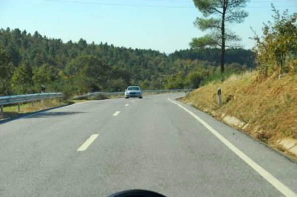 Podem ser fixados limites máximos de velocidade diferentes dos previstos no Código da Estrada? — pergunta R2Q0037 do exame de código IMT