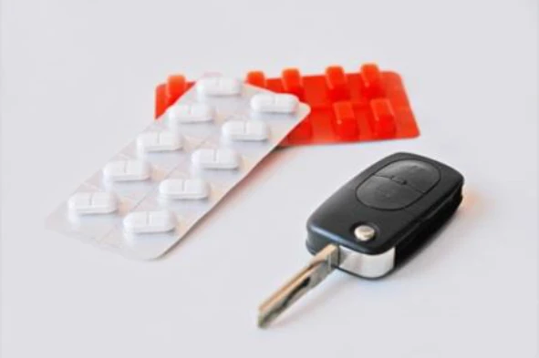 Os tranquilizantes e os estimulantes são as únicas categorias de medicamentos que podem exercer efeitos negativos a nível do comportamento do indivíduo ao volante. — pergunta R2Q0088 do exame de código IMT