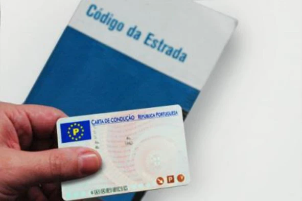 Se circular na via pública com veículo a motor sem ter efectuado seguro de responsabilidade civil posso ficar inibido de conduzir? — pergunta R2Q0108 do exame de código IMT