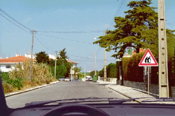 A partir deste momento devo circular a velocidade moderada. — pergunta R2Q0152 do exame de código IMT