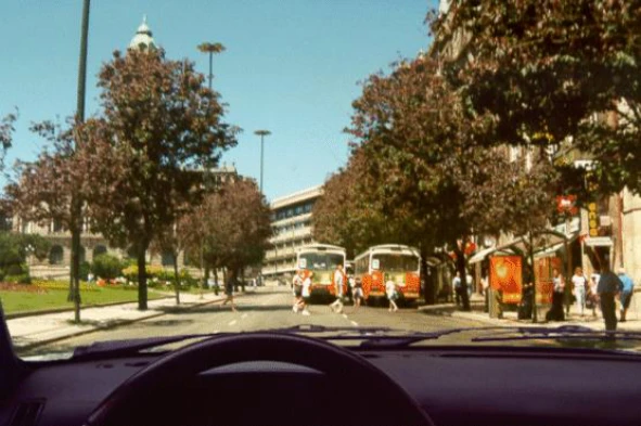Neste local devo circular com velocidade especialmente moderada. — pergunta R2Q0194 do exame de código IMT