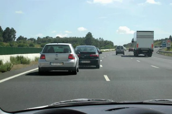 A avaliação que cada condutor faz de uma situação, depende muito da experiência na condução. — pergunta R2Q0300 do exame de código IMT