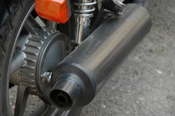 Se o meu motociclo emitir ruídos superiores aos limites máximos fixados, fico sujeito ao pagamento de uma coima? — pergunta R3Q0001 do exame de código IMT