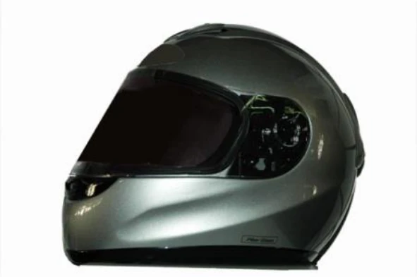 Ainda que diminua a minha visibilidade, devo preferir um capacete com uma viseira mais escura para proteger do sol. — pergunta R3Q0035 do exame de código IMT