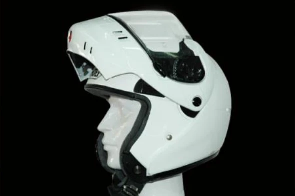 Quanto maior for a cilindrada do motociclo mais pesado deve ser o capacete. — pergunta R3Q0038 do exame de código IMT