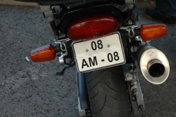 É possível a substituição do sistema de escape de um motociclo? — pergunta R3Q0079 do exame de código IMT