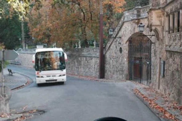 O condutor de um autocarro de passageiros é considerado sob influência do álcool desde que apresente uma taxa de álcool por litro de sangue igual ou superior a: — pergunta R4Q0001 do exame de código IMT