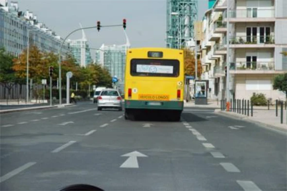O condutor de um veículo de transporte público de passageiros é considerado sob influência do álcool, quando apresenta uma taxa de álcool por litro de sangue igual ou superior a: — pergunta R4Q0006 do exame de código IMT