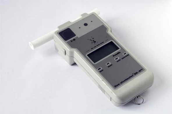 O impedimento de conduzir após o teste de álcool, quando o condutor apresentar uma taxa superior a 0,5 g/l, deve manter-se por: — pergunta R4Q0041 do exame de código IMT