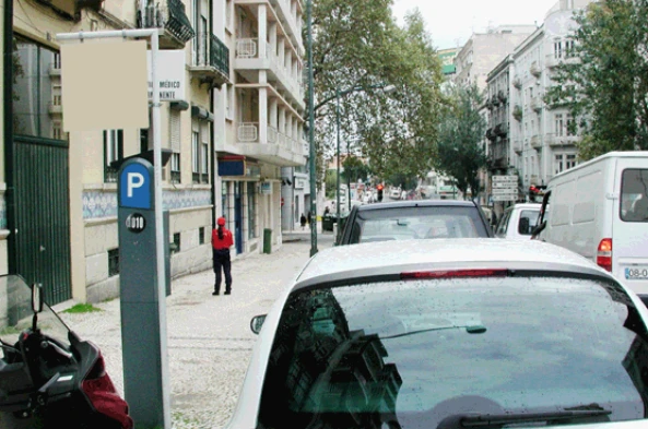 Se o veículo apresentar sinais evidentes de abandono, será considerado estacionamento abusivo, se estiver no mesmo local por tempo superior a: — pergunta R4Q0043 do exame de código IMT