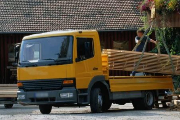 O peso bruto máximo rebocável autorizado para os automóveis com peso bruto superior a 3500 Kg, é: — pergunta R4Q0096 do exame de código IMT